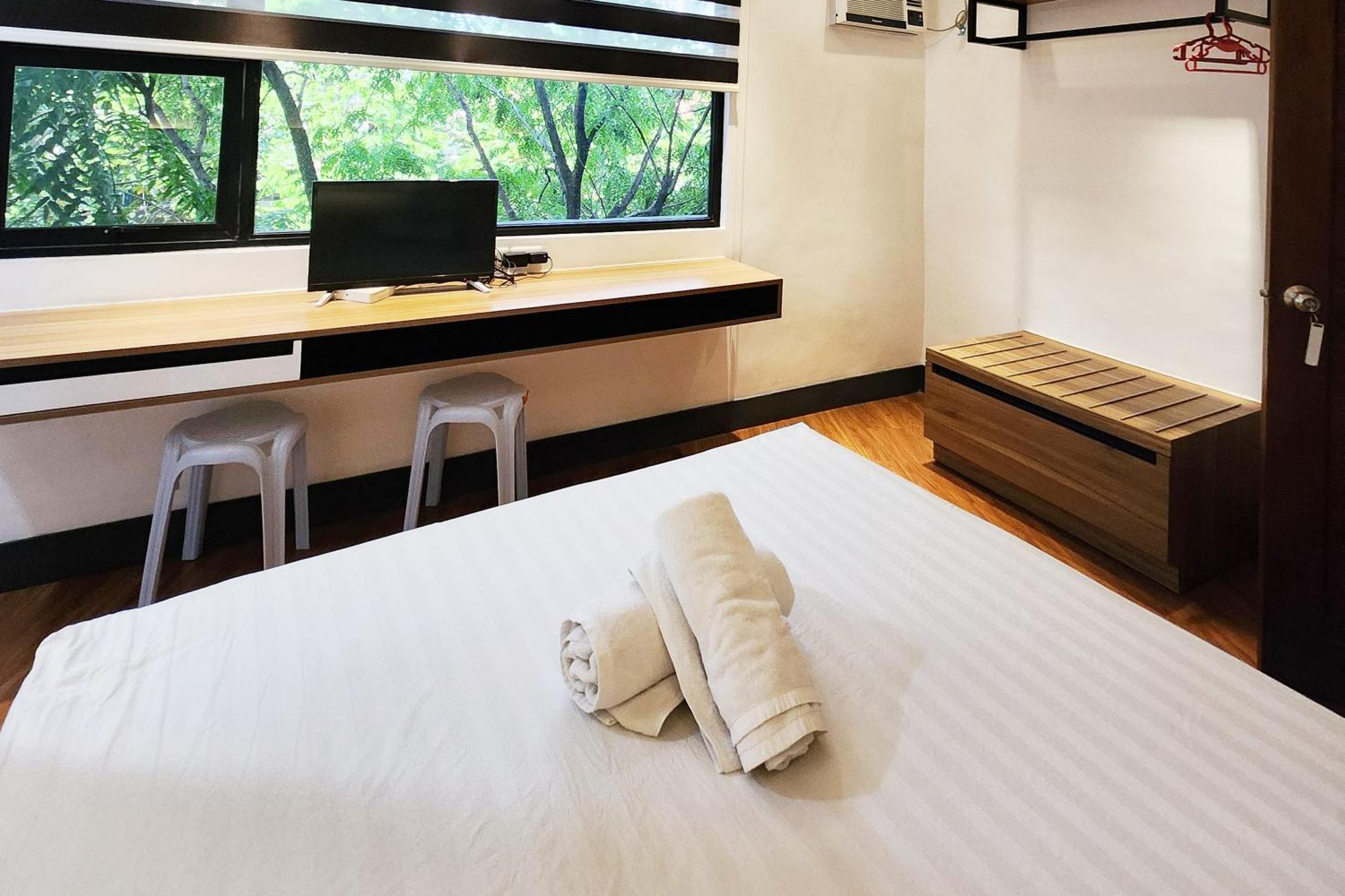 Boulevard Pension Hotel Cebu Buitenkant foto