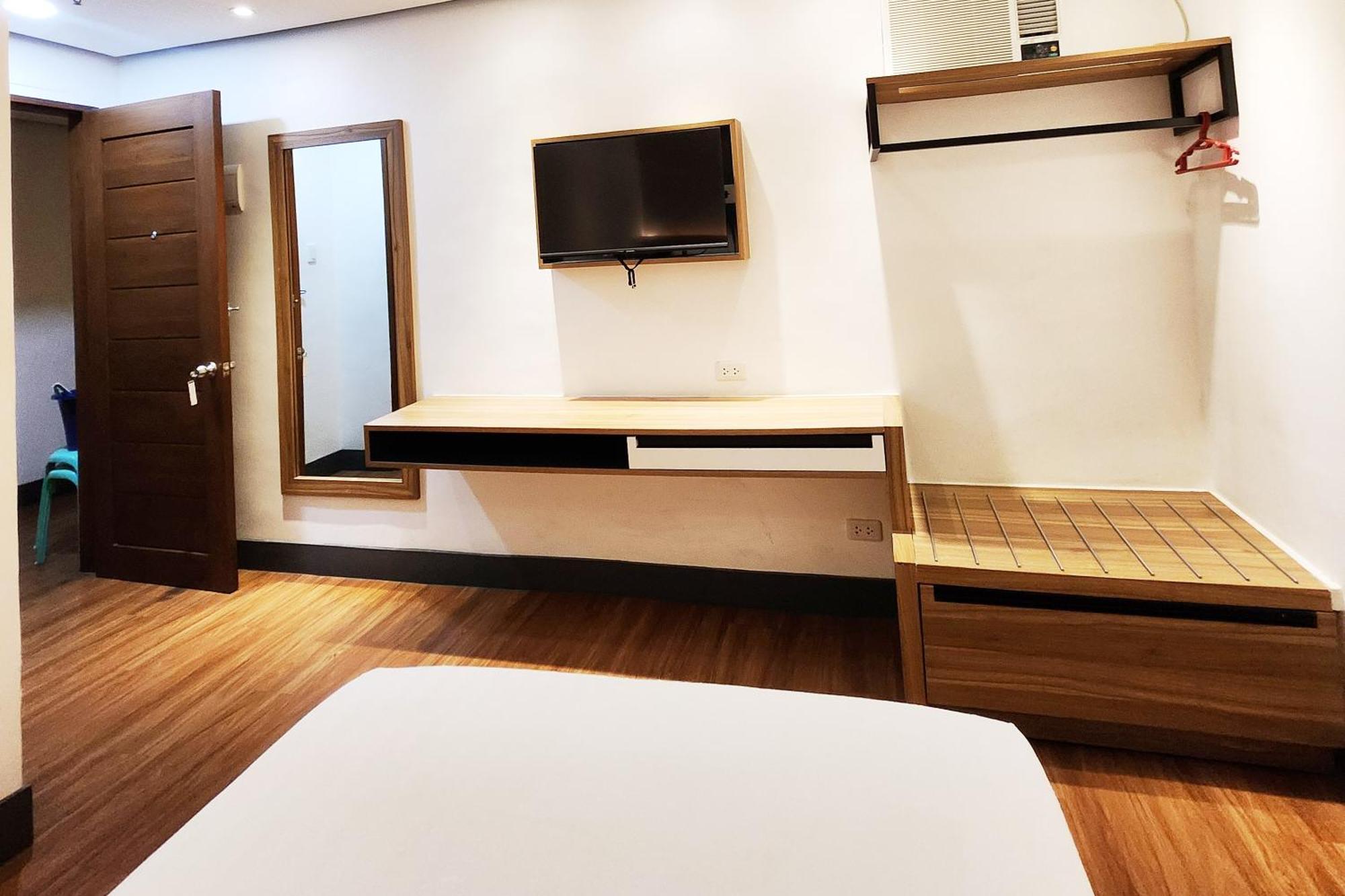 Boulevard Pension Hotel Cebu Buitenkant foto