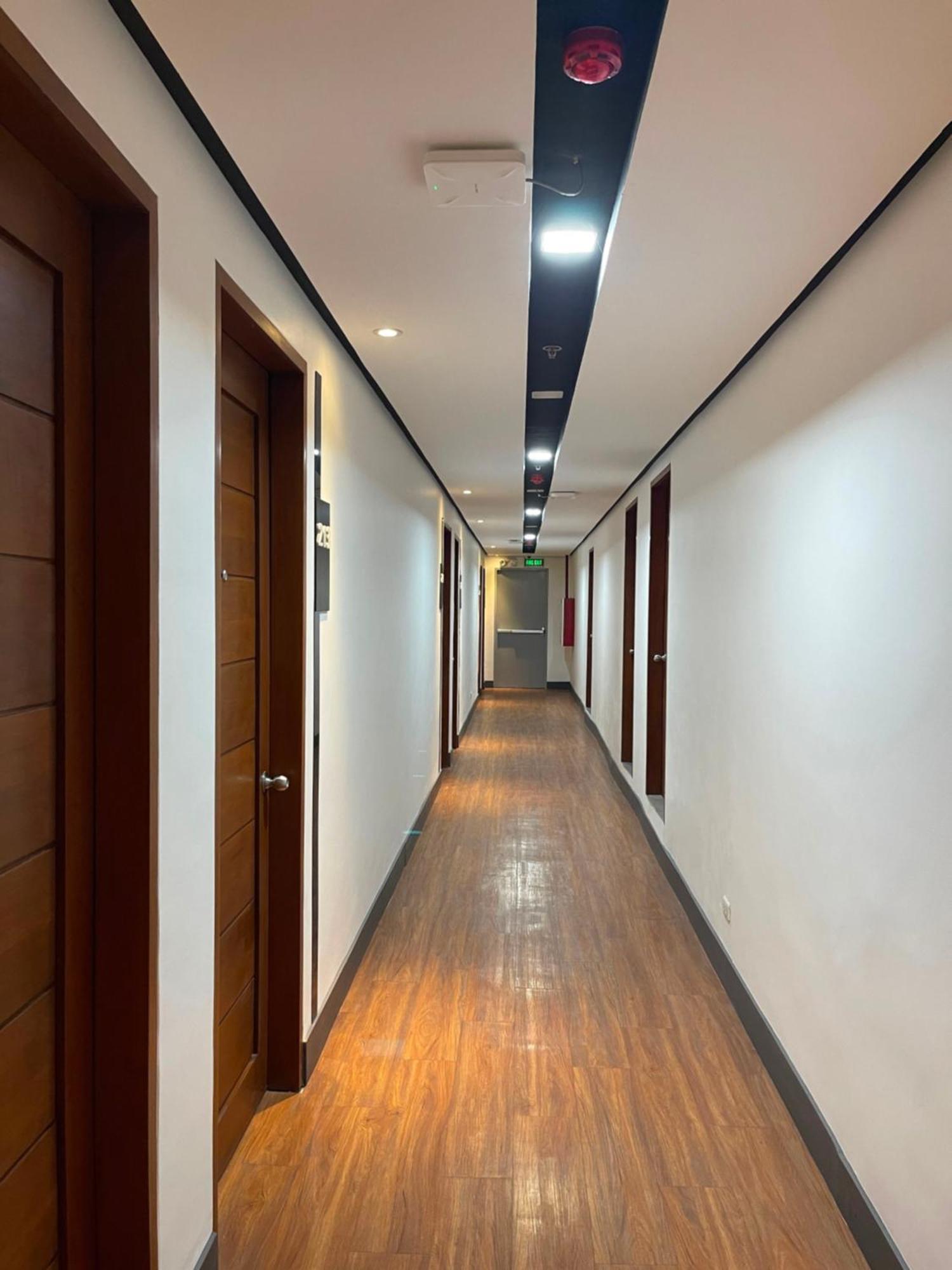 Boulevard Pension Hotel Cebu Buitenkant foto